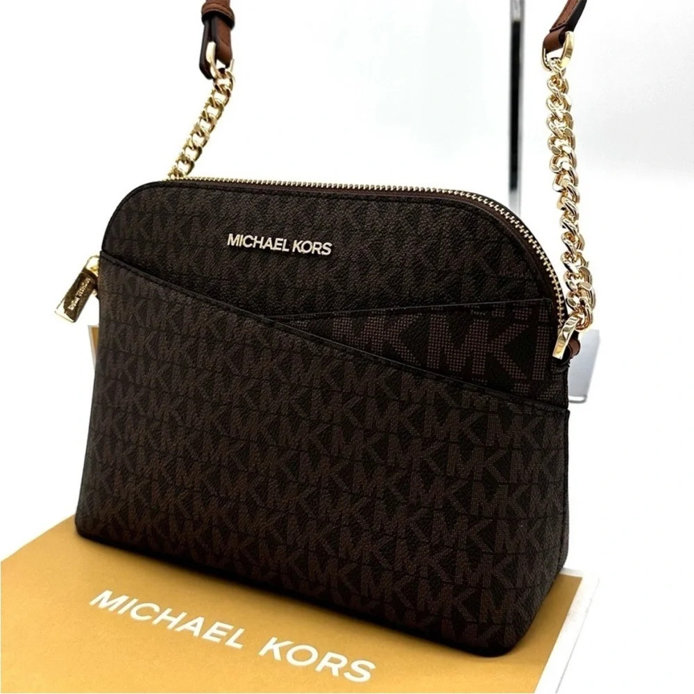 Michael Kors Jet Set Travel Medium Dome
Crossbody Brown